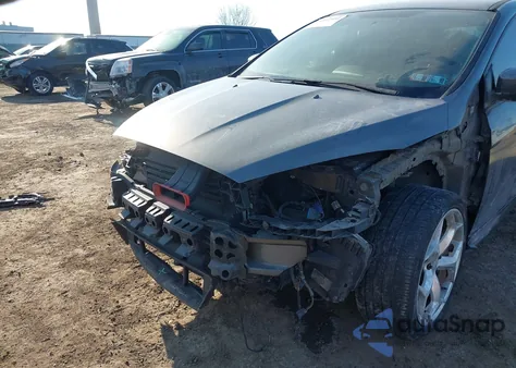 2016 Ford Focus из США, поврежденный, VIN 1FADP3L95GL387099